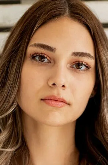 Фотография актёра Эзги Далгыч