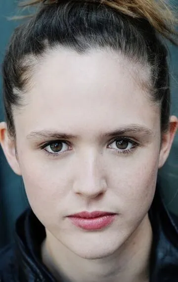 Фотография актёра Эмили Кокс