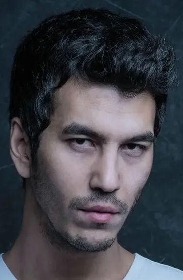 Фотография актёра Мерт Доган