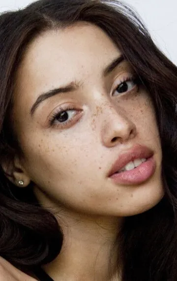 Фотография актёра Хадиджа Ред Тандер